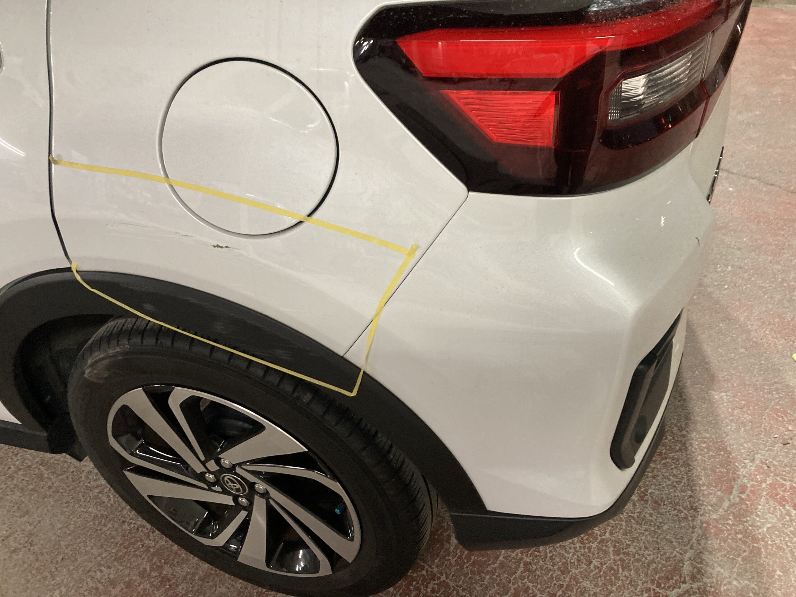 【川越店】トヨタ ライズ　左クオーターパネルの板金塗装・修理事例